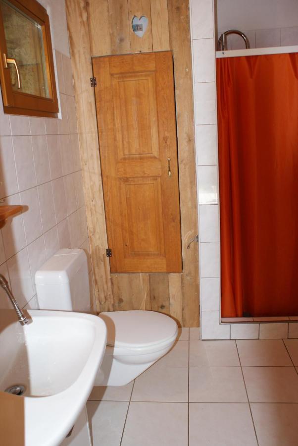 Rustikale Und Grosszuegige Ferienwohnung Kasperske Hory Ngoại thất bức ảnh